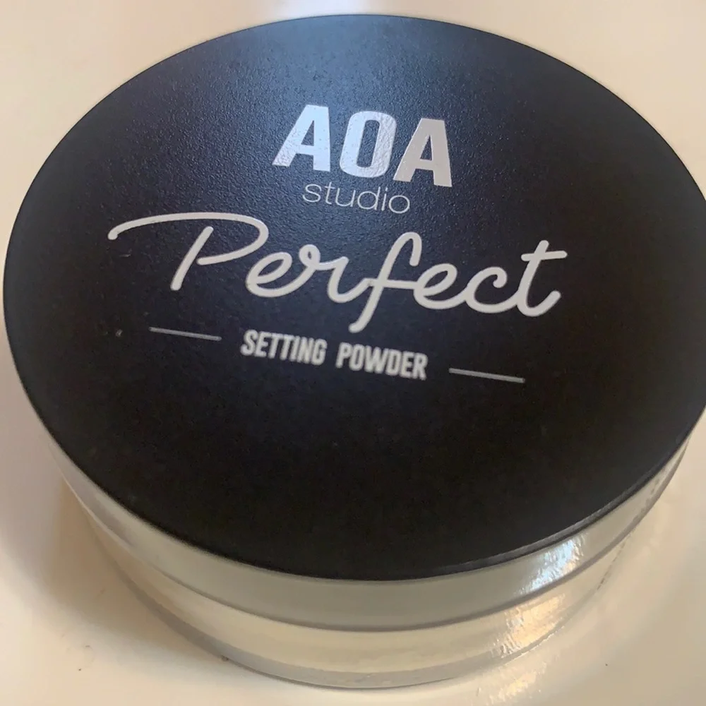 AOA STUDIO PERFECT SETTING POWDER. NEW UNOPENED.
